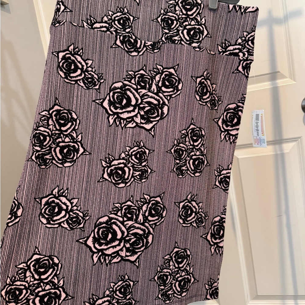 NWT LuLaRoe Black and Pink Floral Pencil Skirt